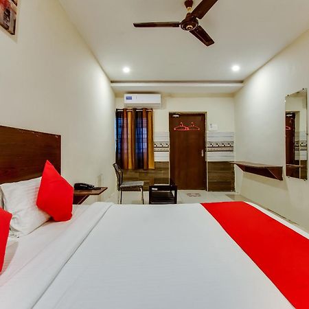 Hotel Oyo Akshaya Nest à Vijayawāda Extérieur photo