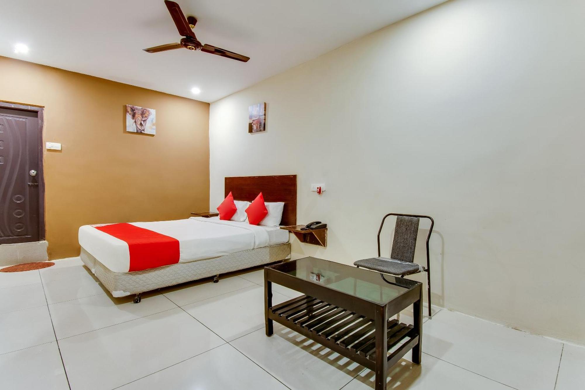 Hotel Oyo Akshaya Nest à Vijayawāda Extérieur photo