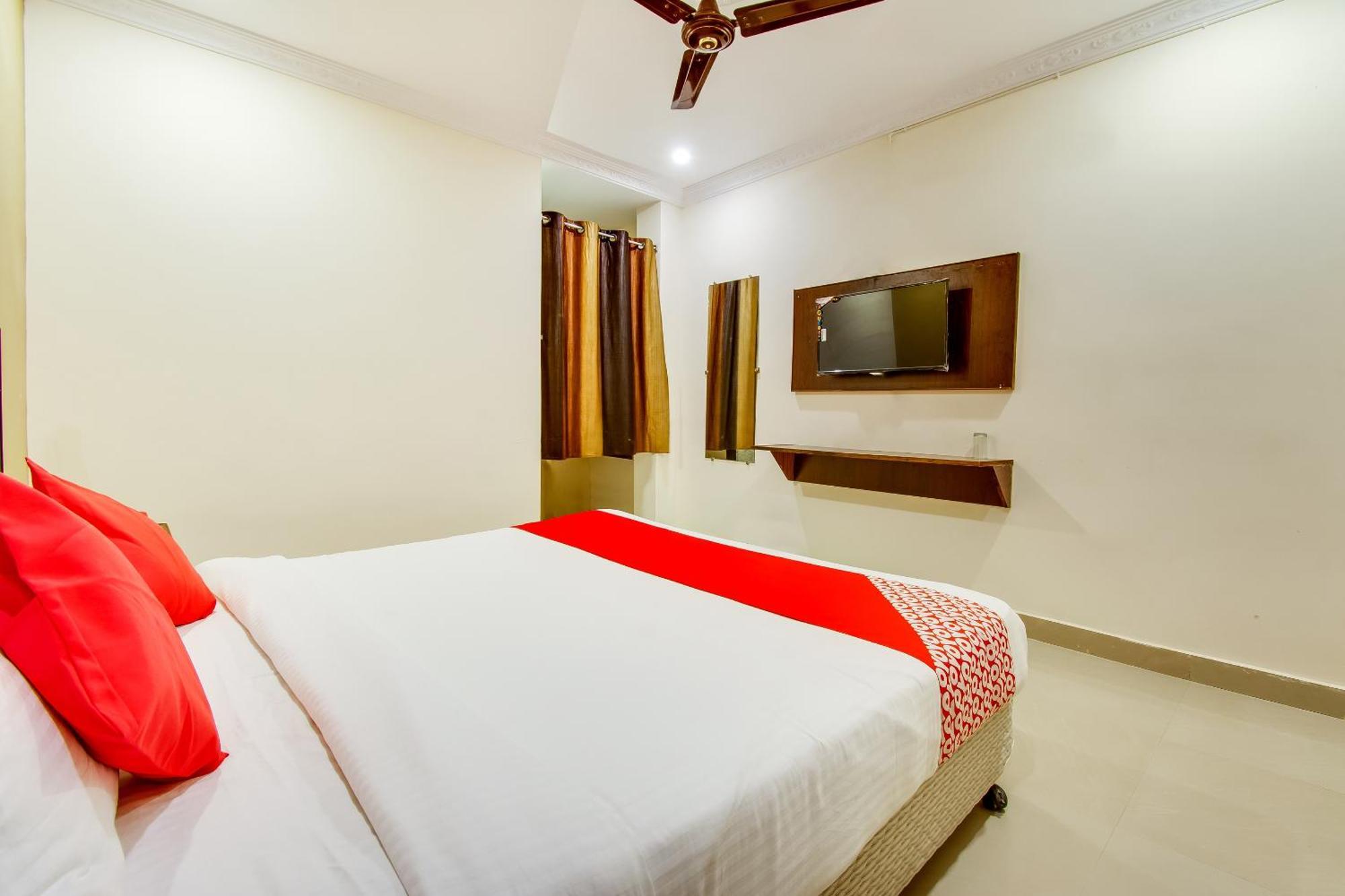 Hotel Oyo Akshaya Nest à Vijayawāda Extérieur photo