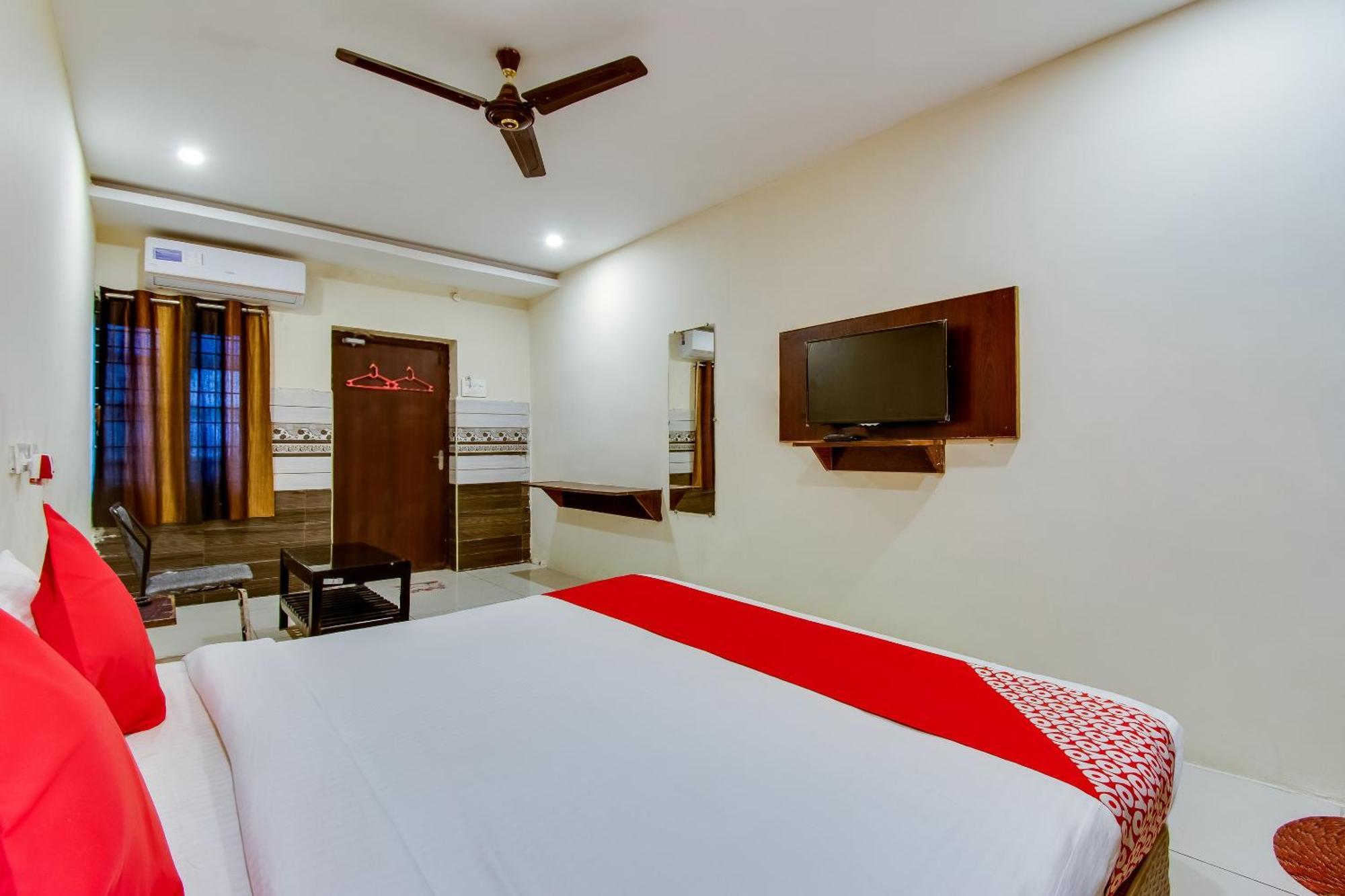 Hotel Oyo Akshaya Nest à Vijayawāda Extérieur photo