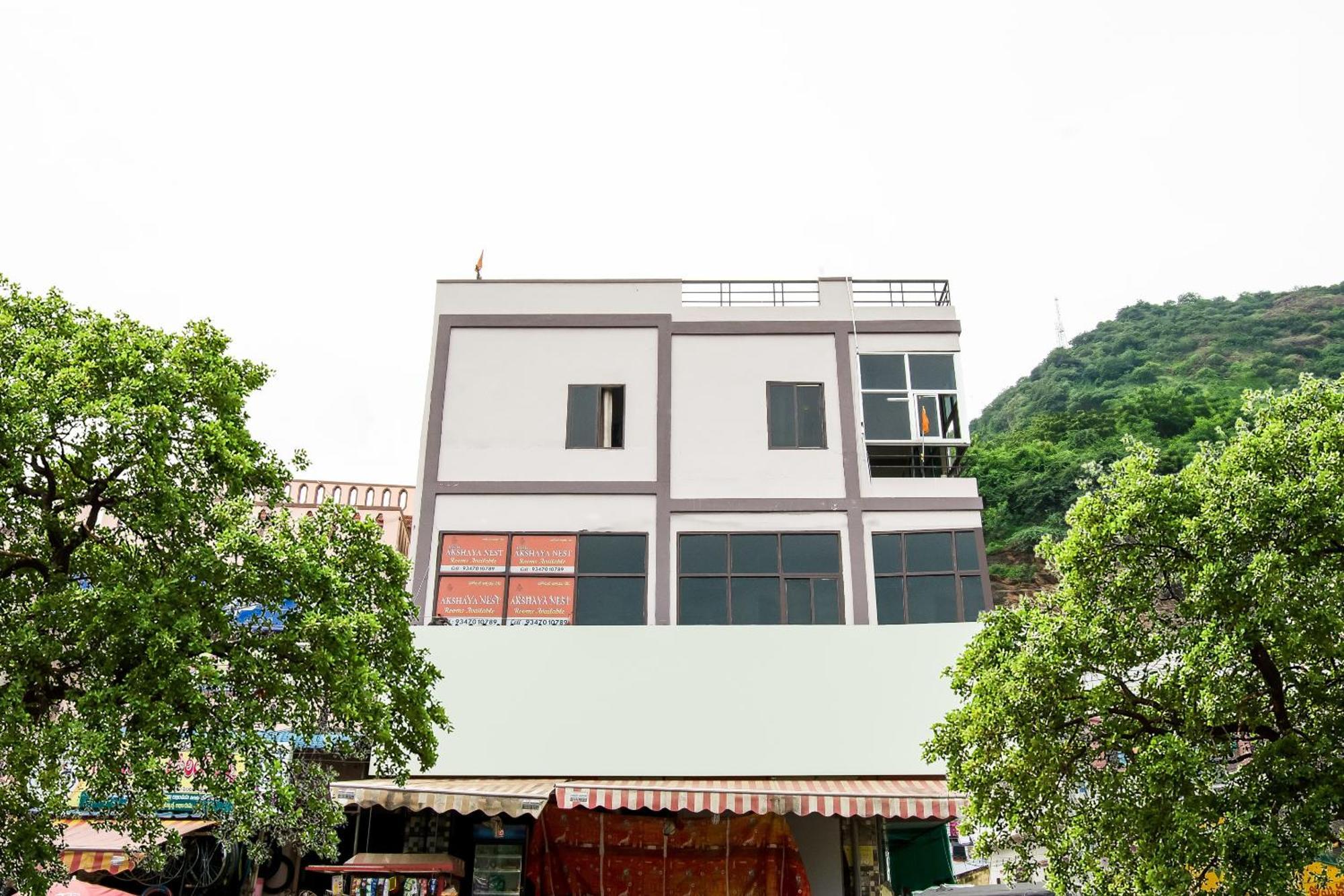 Hotel Oyo Akshaya Nest à Vijayawāda Extérieur photo