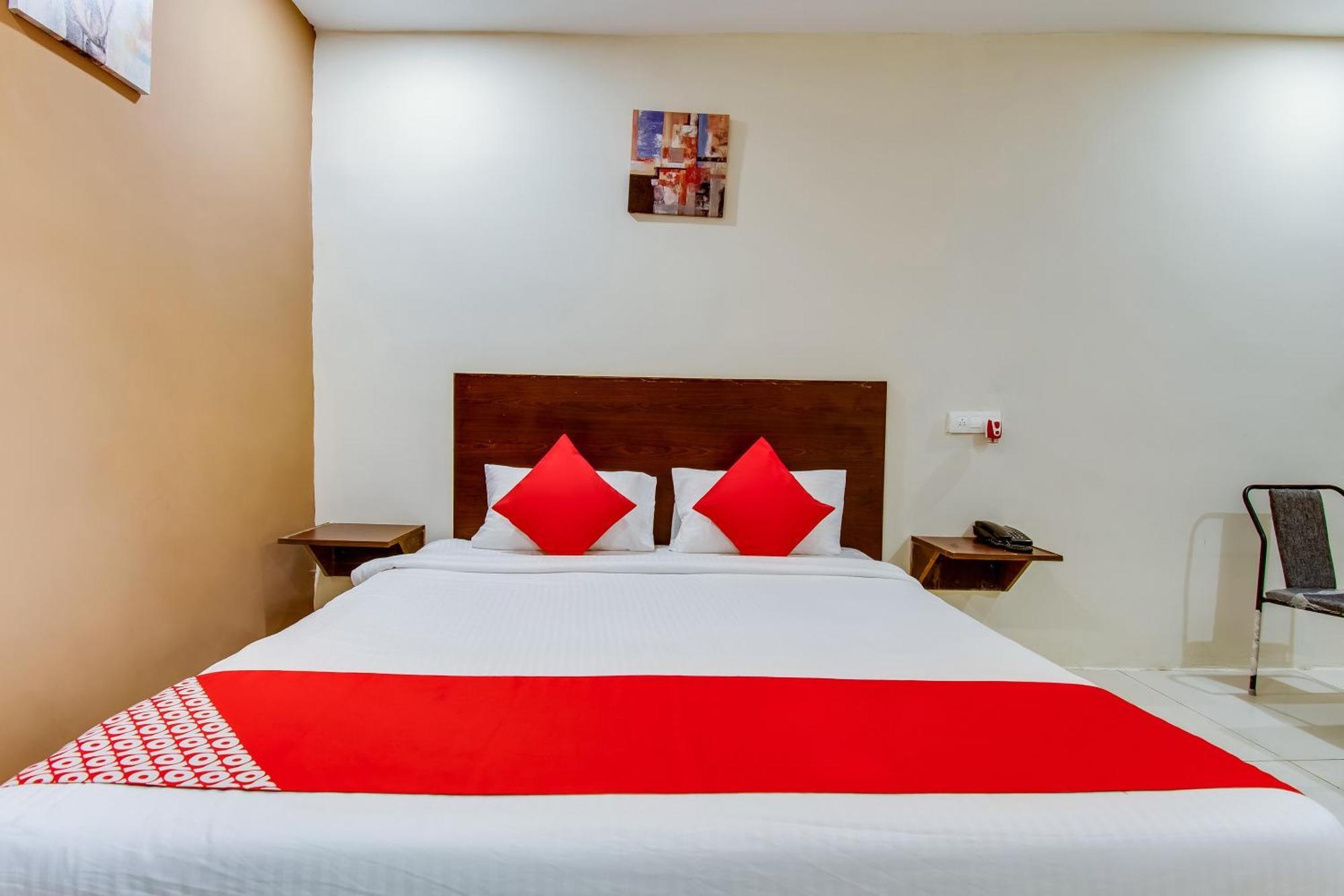 Hotel Oyo Akshaya Nest à Vijayawāda Extérieur photo