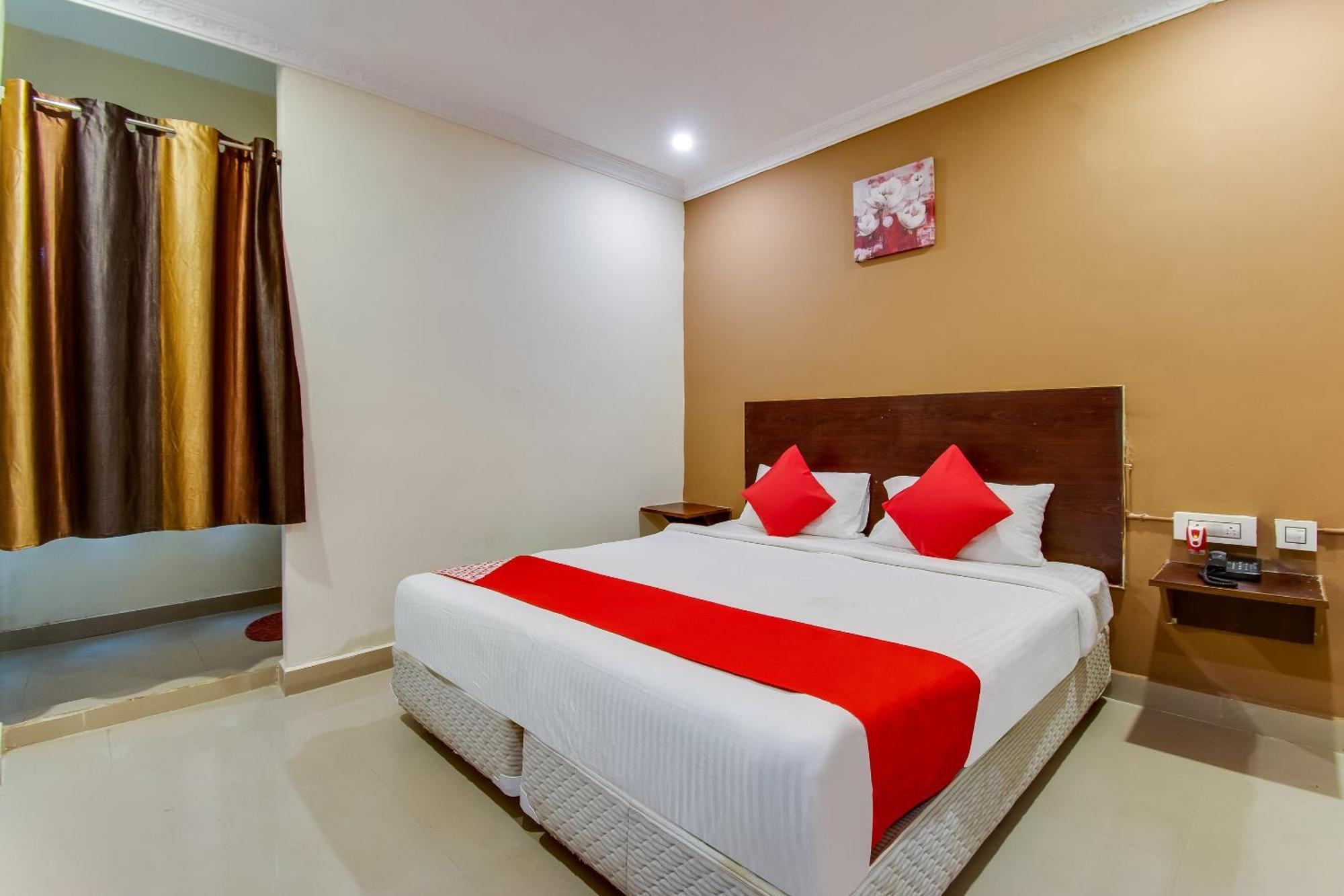 Hotel Oyo Akshaya Nest à Vijayawāda Extérieur photo