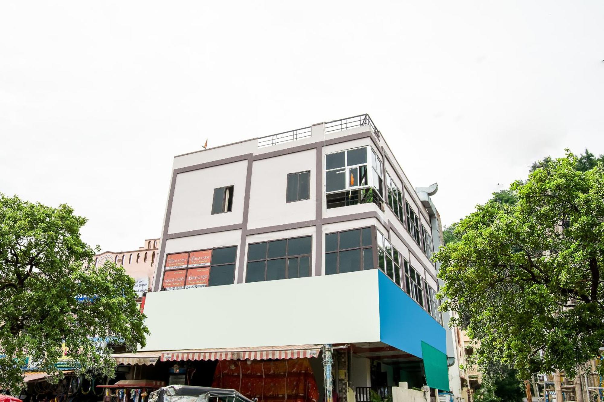 Hotel Oyo Akshaya Nest à Vijayawāda Extérieur photo